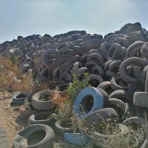 Cada día se detectan 200 llantas abandonadas en la vía pública