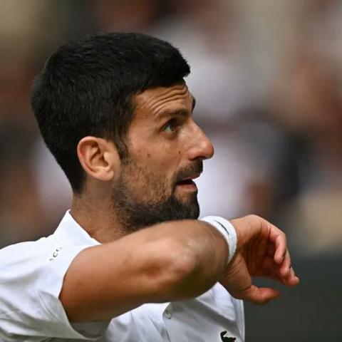 ¡Multa! Djokovic es multado por descargar su furia en su raqueta