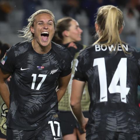 Nueva Zelanda vence a Noruega en partido inaugural del Mundial femenino.