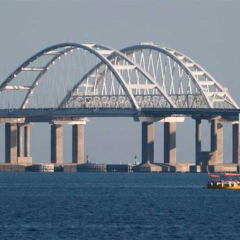 Rusia suspende temporalmente el tráfico en el puente de Crimea por temor a nuevos ataques