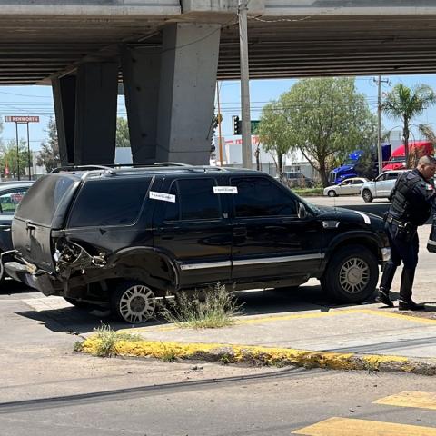 La unidad se accidentó en Av Aguascalientes y Constitución en donde fue asegurada la adolescente