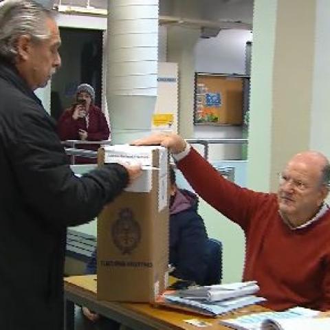 Alberto Fernández vota 