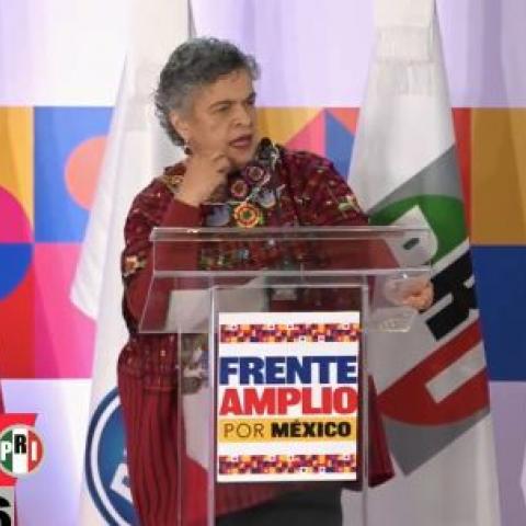 Beatriz Paredes en el foro 