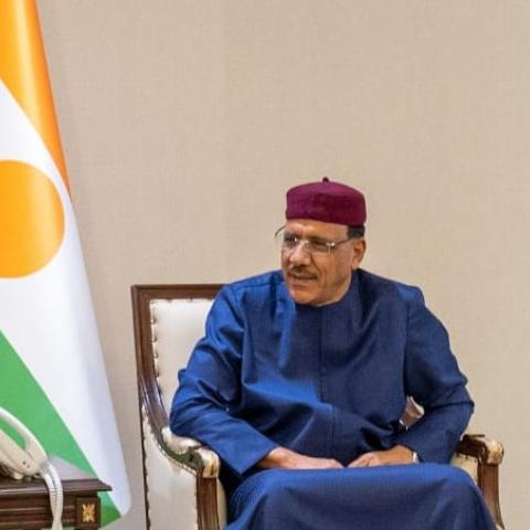 Junta militar de Níger anuncia juicio por alta traición al derrocado presidente Bazoum