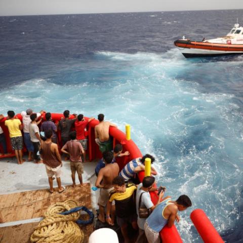 Hay 30 migrantes desaparecidos tras naufragio en la isla italiana de Lampedusa