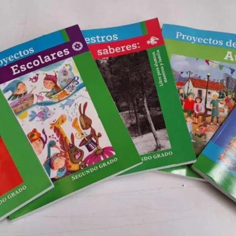 Paran Chihuahua y Guanajuato reparto de libros de texto