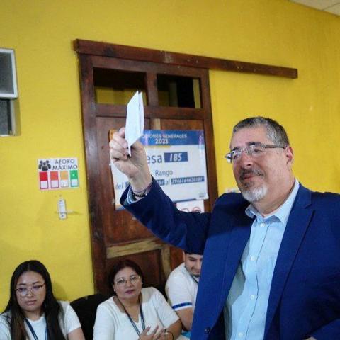 Presidente electo de Guatemala denuncia suspensión "ilegal" de su partido