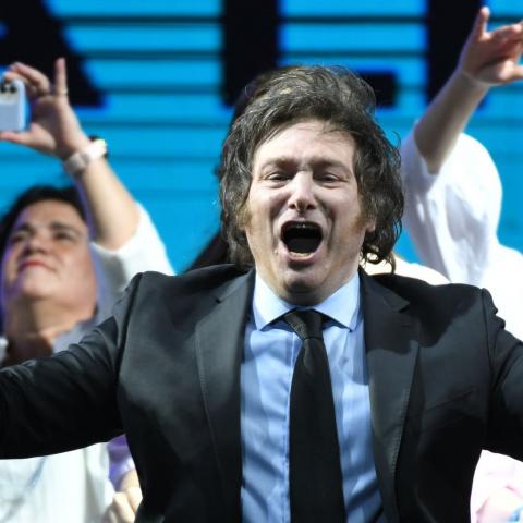 Ultraderechista Javier Milei lidera con 30.2% de votos en elecciones primarias 