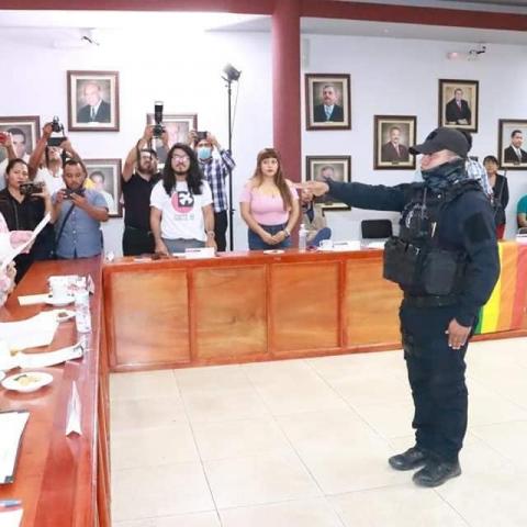 Renuncia comandante de policía en Poza Rica tras hallazgo de restos humanos en casas de seguridad