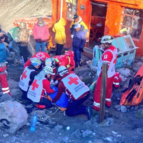 Recuperan cuerpos de alpinistas fallecidos en el Pico de Orizaba