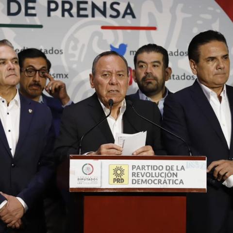 Tras quedarse sin candidatos, PRD se aleja del Frente Amplio por México