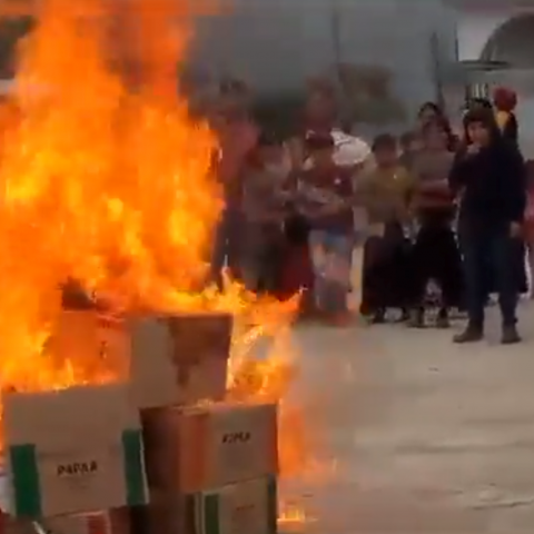 Denuncian segunda quema de libros de texto gratuitos en Chiapas