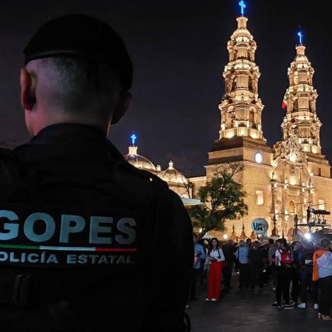 Miles de personas disfrutaron la ceremonia del Grito de Independencia y del desfile cívico-militar en un ambiente familiar y de sano esparcimiento