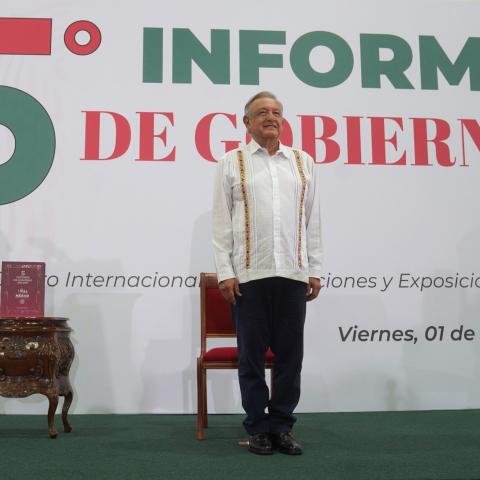 AMLO presenta su Quinto Informe; destaca programas sociales, anuncia reformas e insiste en una megafarmacia