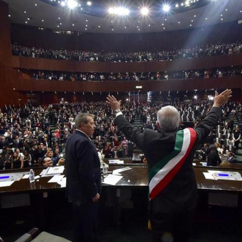 Morena propone que expresidentes se conviertan en senadores terminando su sexenio