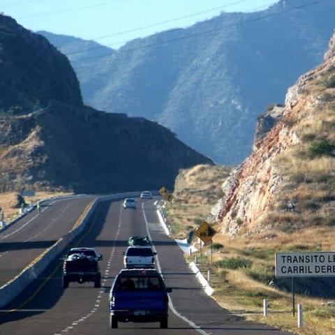 Prometen vigilancia policial extrema en la carretera Aguascalientes-Zacatecas 