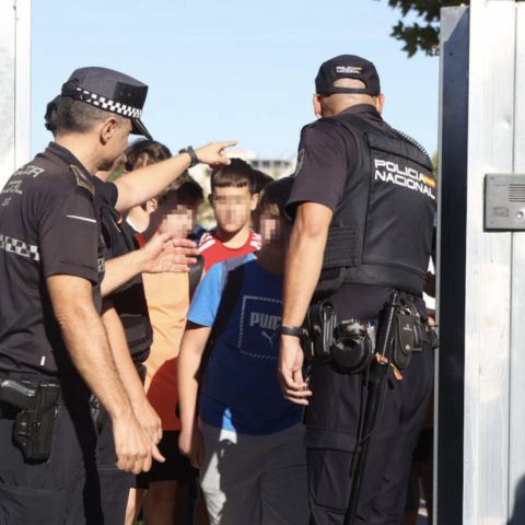 Estudiante apuñala con arma blanca profesores y a otros compañeros 