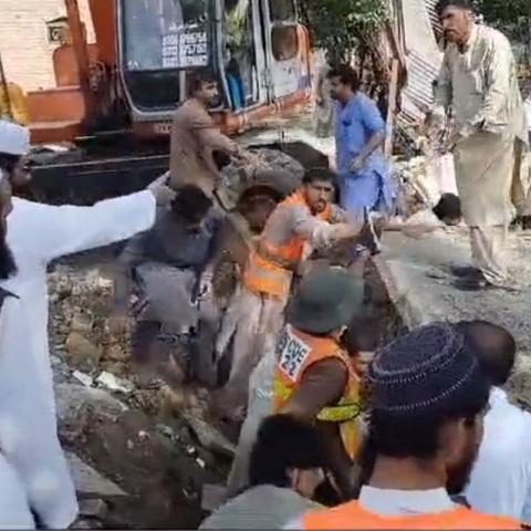 Atentado en mezquita de Pakistán deja 52 muertos y más de 50 heridos