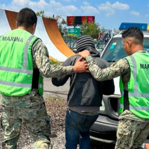 Detienen a joven que ingresó a la pista de aterrizaje en el AICM