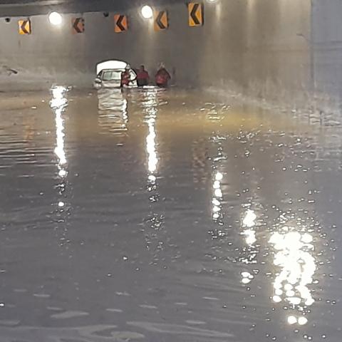 Hombre de 80 Años y su enfermera mueren atrapados en inundación en Zapopan