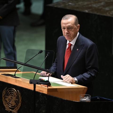 Presidente de turquía critica decoración "LGBT" en la sede de la ONU en Nueva York