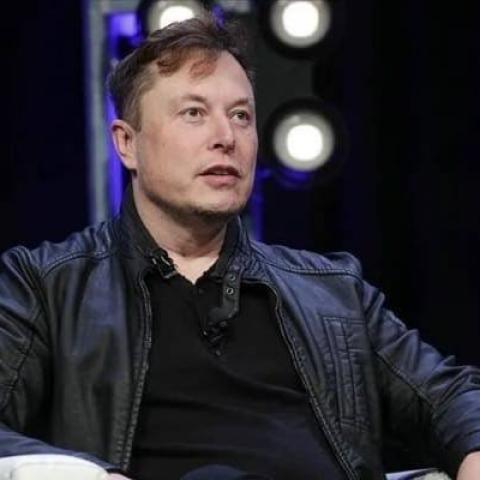 Elon Musk respalda a Tucker Carlson y promociona la plataforma X