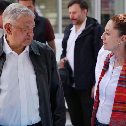 "De milagro terminé la licenciatura", AMLO se compara con Claudia Sheinbaum