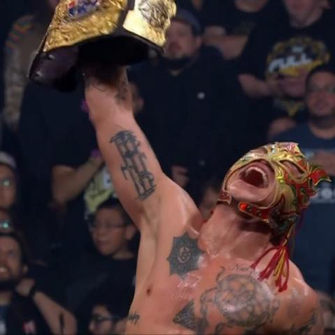 ¡Oro para México! Rey Fénix obtiene el titulo internacional de AEW