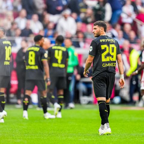 ¡A puerta cerrada! Feyenoord y Ajax reanudarán su partido este miércoles