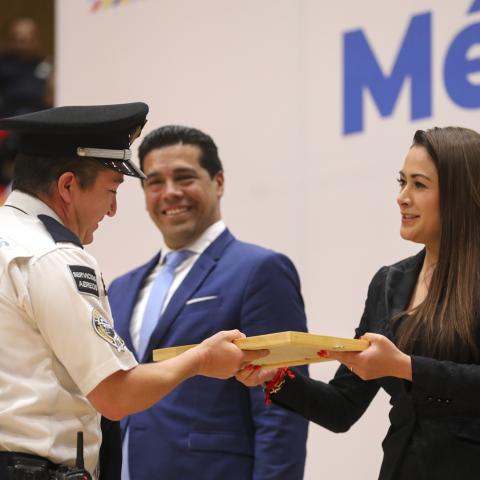 Reconocen al doctor Álvarez Bravo, médico del helicóptero Halcón Uno