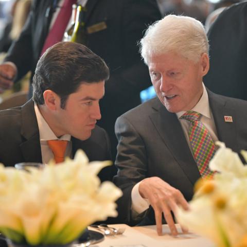 Presume Samuel García que el expresidente Bill Clinton le dio un consejo antes de su solicitud de licencia