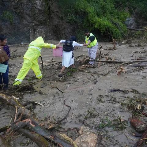 Cuba ofrece apoyo médico a México tras paso del huracán Otis