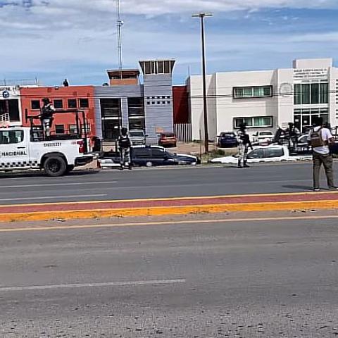 Cuatro internos heridos y un detenido por motín y bloqueos en Fresnillo