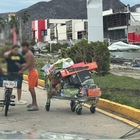 Y en medio de la tragedia, los saqueos y la rapiña se vivieron en Guerrero