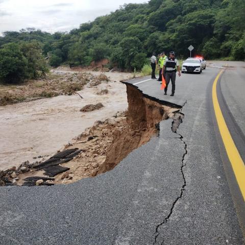 Se mantiene en 27 la cifra de muertos por el huracán Otis 