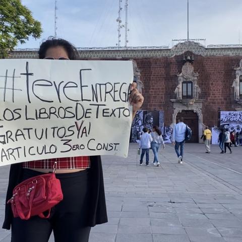 "Tere, entrega los libros de texto gratuitos ya! Artículo 3ero. Constitución"