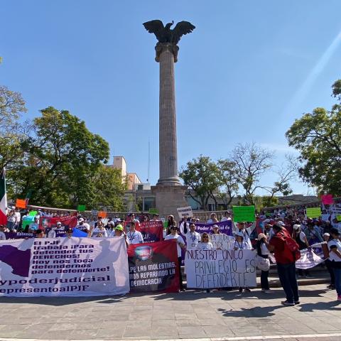 Manifestación de trabajadores del PJF en exedra