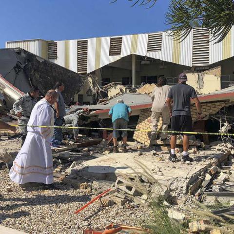 Asciende a 10 el número de muertos tras derrumbe de iglesia en Tamaulipas, según gobernador