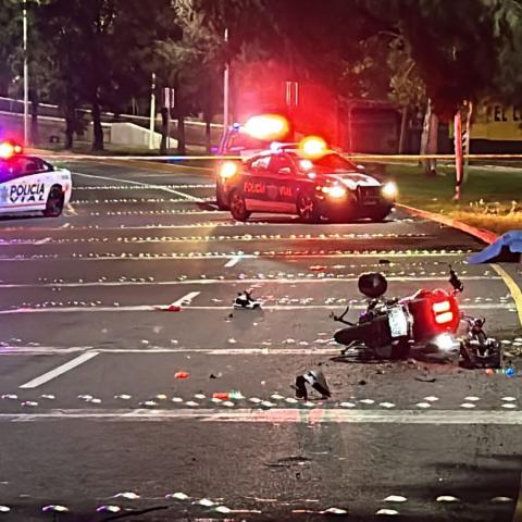 Muere motociclista tras aparatosa caída en la curva de la Zona Militar