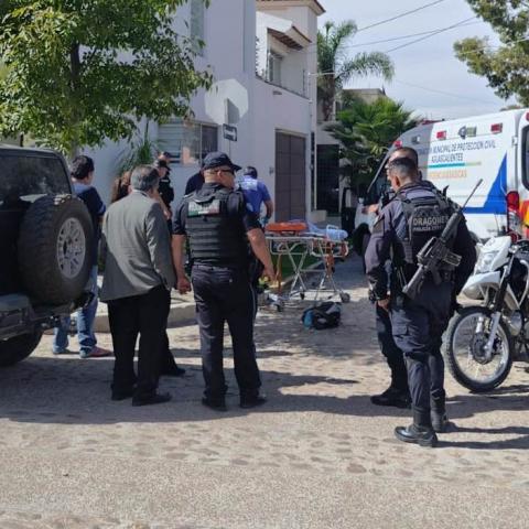 Sufrió una fractura expuesta de la pierna derecha y una probable fractura de cráneo