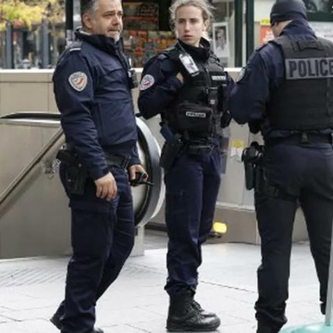Mujer yihadista es baleada por la policía