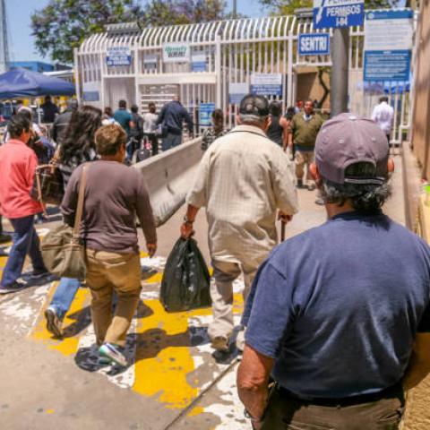 Migrantes en la frontera norte de México afrontan crisis de salud 