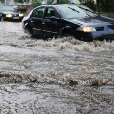 [Video] Suspensión de clases en Nuevo León debido a intensas lluvias