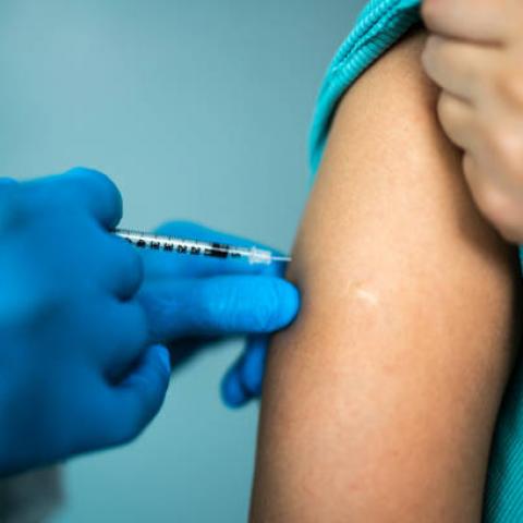 México inicia programa de vacunación contra influenza y Covid-19 para grupos vulnerables