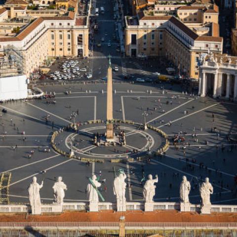 Se reunirá el papa Francisco con laicos, incluyendo mujeres, para discutir temas delicados de la Iglesia