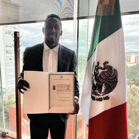 ¡Ya es mexicano! Julián Quiñones consigue sus papeles de naturalización