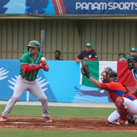 México arrancó su participación en la edición XIX de los Juegos Panamericanos de Santiago de Chile 2023 con la delegación de beisbol quien blanqueó a su similar anfitrión de Chile, por pizarra de 16-0.  Con 8 carreras en la tercera entrada, y 6 en la cuarta, los aztecas dieron un golpe de autoridad en la justa olímpica, cosechas por parte de Jesús Emmanuel Ávila, Miguel Ángel Guzmán y Fernando Villegas para dejar amaniatados a los chilenos. La victoria no tuvo ni hit ni carrera en contra, y los anfitriones,