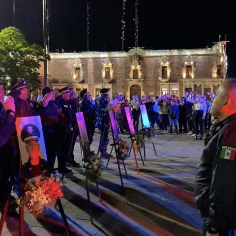 Rinden hoomenaje a tripulantes del Águila 1, a un año de su caída.