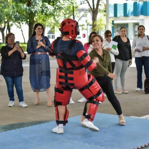 SSPE ofrece a mujeres curso de defensa personal