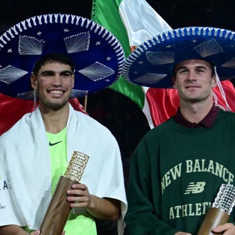 Carlos Alcaraz vence y deleita al público de la Plaza de Toros México